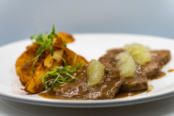 MEDALLONES DE FILETE DE RES AL LIMÓN
