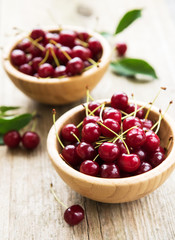  Bowls with cherries
