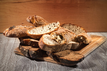 cuttind bread on the table