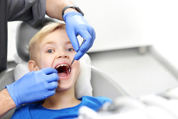 Przegląd dentystyczny.  Dziecko u stomatologa
