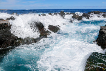 Rocks with water waves