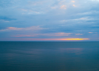 Fototapeta na wymiar Calm sea in a cloudy morning