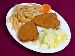 Breaded chicken fillets with potatoes