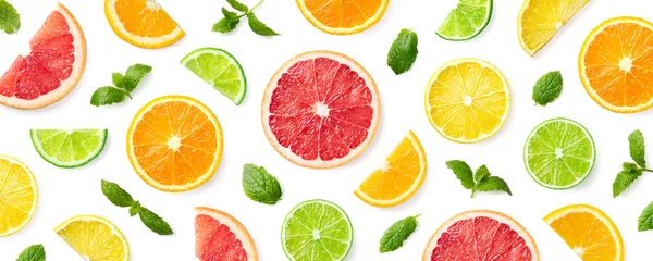 Foto auf Acrylglas Colorful pattern of citrus fruit slices and mint leaves © baibaz