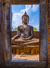 Sukhothai historical park and surrounding area example Wat Si Chum, Wat Traphang-Thong, Sorasak Temple in the midday and twilight