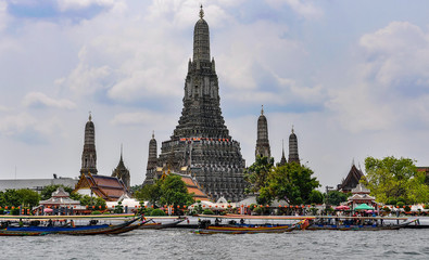 Naklejka premium Wat Arun Ratchawararam in Bangkok, Thailand