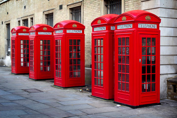 Row of old style UK red phone boxes in Covent Garden, London - obrazy, fototapety, plakaty