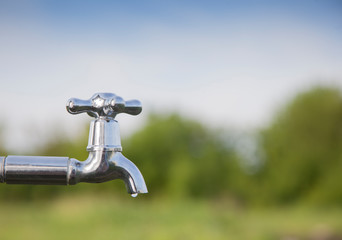 drain water from the Metal tap outdoors