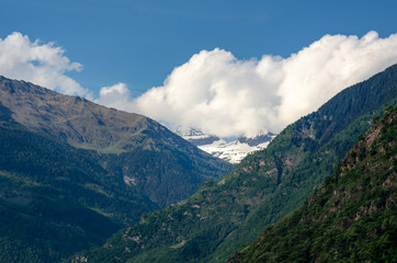 Fototapeta na wymiar snowy mountain peaks in the Alps