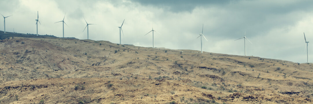 Windkraftanlagen am Horizont