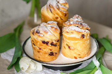 Easter cake. Kruffin sweet pastry decorated powdered sugar. Easter table with white tulips.