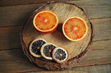 Obraz na płótnie Canvas Juicy reddish tangerine on wood