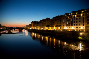 Fototapeta na wymiar Florence, river Arno at night