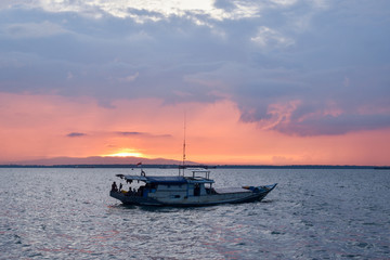 Fototapeta na wymiar boat on beach at sunset