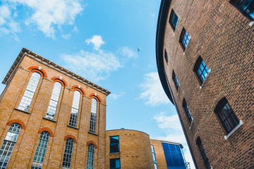 The plane flies over the ancient streets of London
