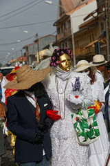 les mariés le jour des mariages burlesques au carnaval de Cayenne en Guyane française
