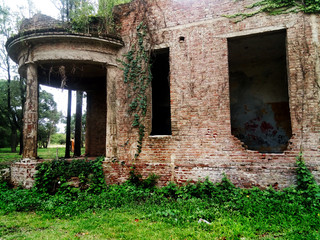 Fototapeta na wymiar Casa en ruinas