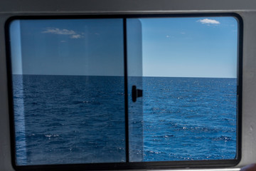 Fototapeta na wymiar Italy, Cinque Terre, Monterosso, water next to the monitor
