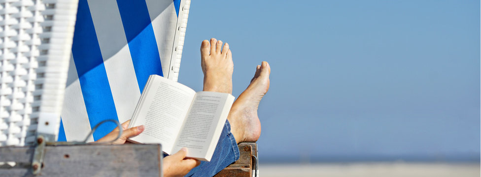 lesen und erholen im Strandkorb