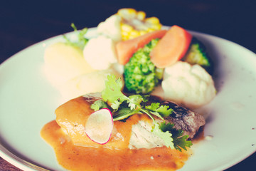 Red snapper fillet with potato, vege of the day and bell pepper sauce