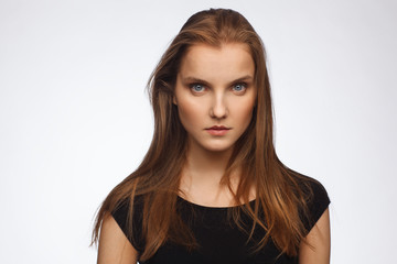 Naklejka premium Portrait of a beautiful model with strong emotion, dressed in a black dress