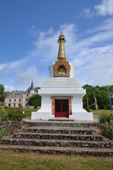 Fototapeta premium STUPA TEMPLE TIBÉTAIN DE PALDENSHANGPA BOURGOGNE FRANCE