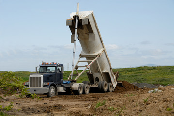 Dump truck