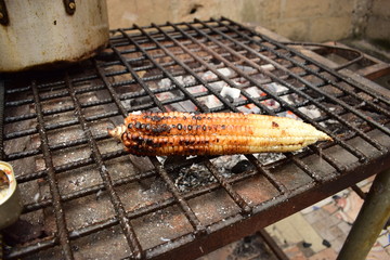 焼きとうもろこしと焚火台