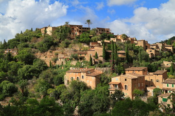 Fototapeta na wymiar Panoramic view of the mediterranean village of Deja in Mallorca, Spain
