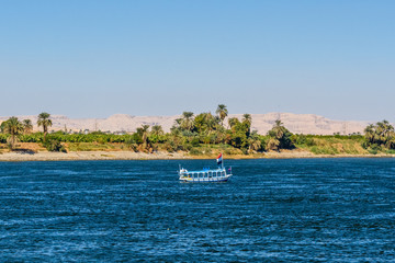 Obraz premium Tourist boat on the Nile river in Luxor, Egypt