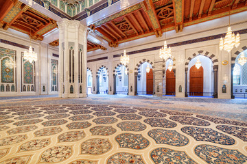 Wonderful carpet in prayer hall, the Sultan Qaboos Grand Mosque - obrazy, fototapety, plakaty