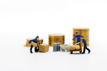 Obraz premium Miniature people: Workers transport coins money. Success, Finance, investment and growth in business concept.