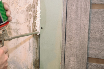 Construction foam. Foaming the door. Master Foam.