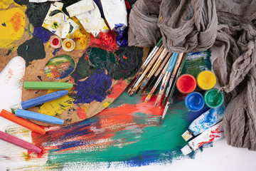 Obraz premium Paint brushes and paints for drawing.