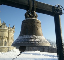 Obraz premium Moscow Region. Belfry on the background of the temple 