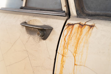 Obraz na płótnie Canvas Broken and old cars