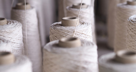 Fototapeta na wymiar Row of textile threads industry .