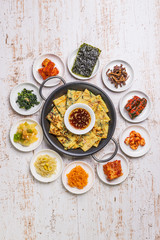 チヂミ　韓国グルメ　アジアのお好み焼き jijim and iron pan Korean food