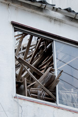 破棄された材木