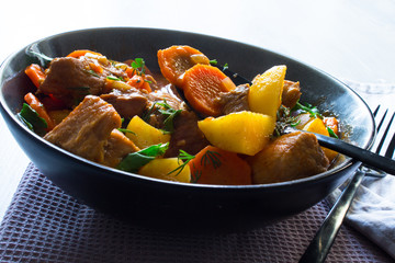 Gulasch mit Möhren und Kartoffeln clouseup