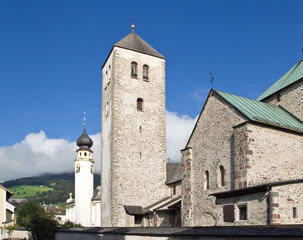 Fototapeta na wymiar Stiftskirche von Innichen, Südtirol, Italien
