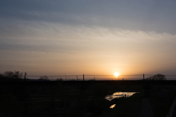 夕日に映える川面