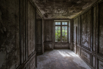 Fototapeta na wymiar Abandoned Manor in France