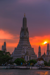 Fototapeta premium Twilight wallpaper in the evening,the sun going back to the horizon,Wat Arun Ratchawaramaram is a temple along the ChaoPhraya River is an important place and a beautiful tourist destination in Bangkok