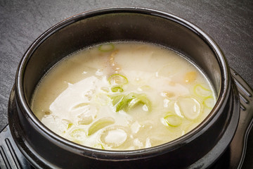 ソルロンタン　韓国のスープ　Korean white soup Seolleongtang