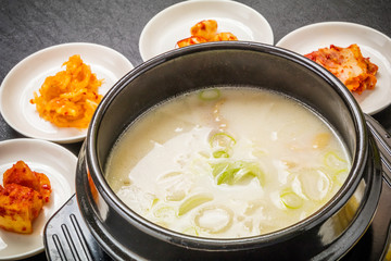 ソルロンタン　韓国のスープ　Korean white soup Seolleongtang