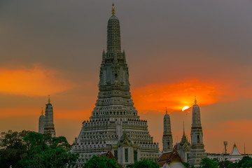 Twilight wallpaper in the evening,the sun going back to the horizon,Wat Arun Ratchawaramaram is a temple along the ChaoPhraya River is an important place and a beautiful tourist destination in Bangkok