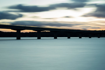 Obraz premium Nice sunset after a viaduct crossing over a lake