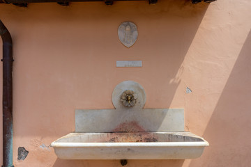 An old wash basin relic