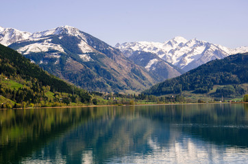 Fototapeta na wymiar Zell am See, lake in Kaprun, Austria